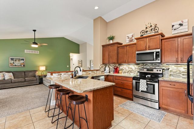 7343 Dusk Drive, Johnston, IA 50131