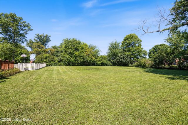 13003 Honeysuckle Way, Prospect, KY 40059