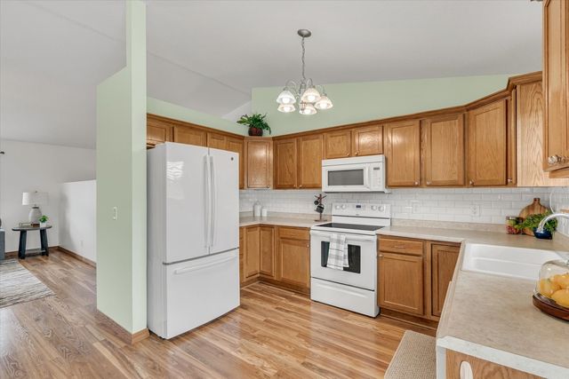 11 W Village Circle, Davenport, IA 52806
