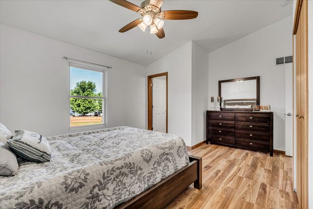 11 W Village Circle, Davenport, IA 52806