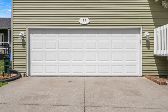 11 W Village Circle, Davenport, IA 52806