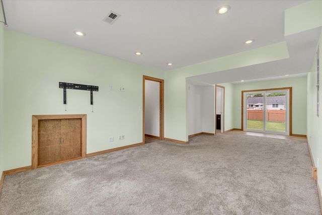 11 W Village Circle, Davenport, IA 52806