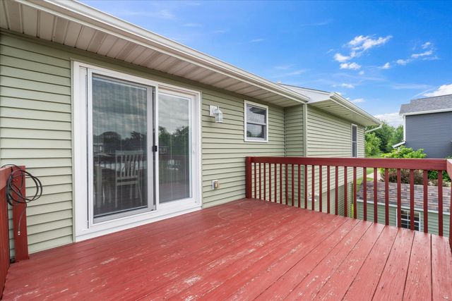 11 W Village Circle, Davenport, IA 52806