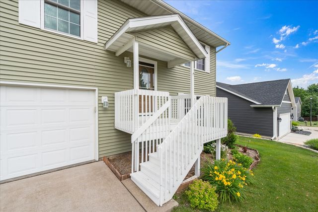11 W Village Circle, Davenport, IA 52806