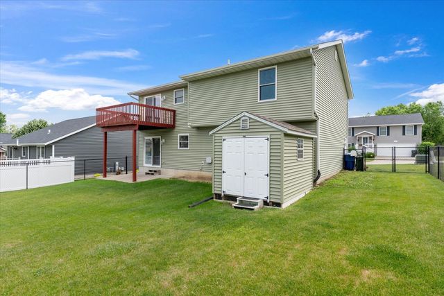 11 W Village Circle, Davenport, IA 52806