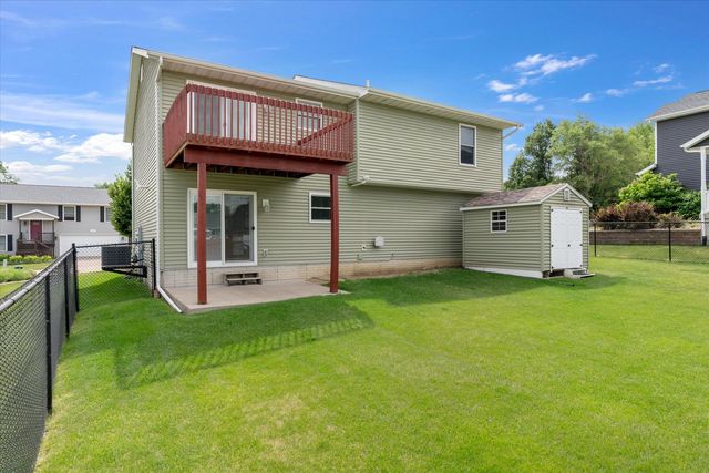 11 W Village Circle, Davenport, IA 52806