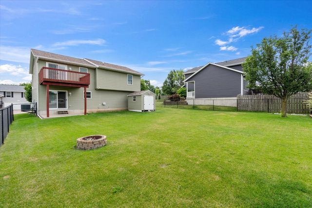 11 W Village Circle, Davenport, IA 52806