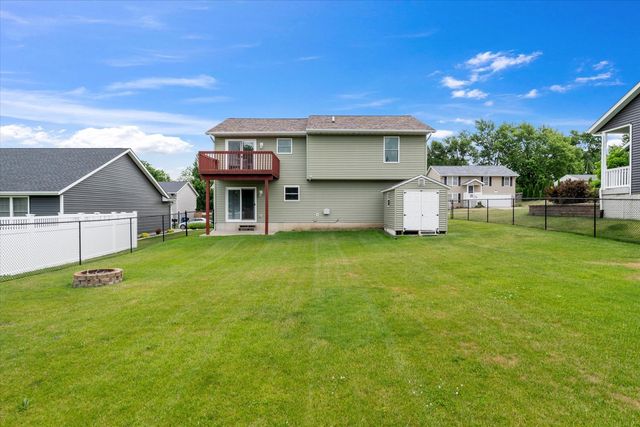 11 W Village Circle, Davenport, IA 52806