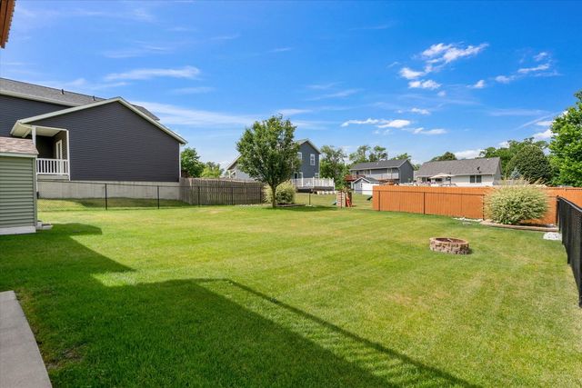 11 W Village Circle, Davenport, IA 52806