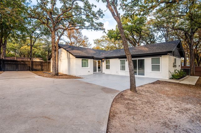 105 Shadow Lane, Euless, TX 76039