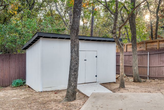 105 Shadow Lane, Euless, TX 76039