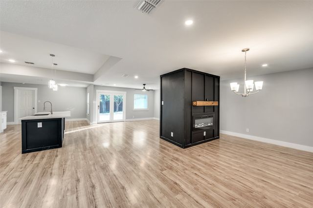 105 Shadow Lane, Euless, TX 76039