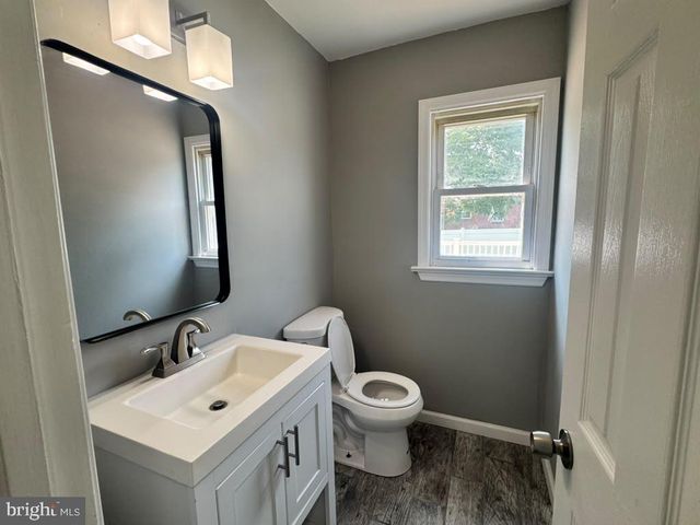 12 GODFREY DR, Hamilton, NJ 08610