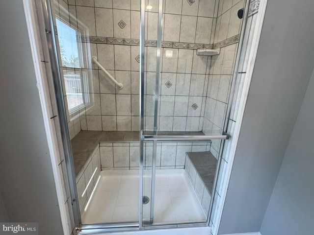 12 GODFREY DR, Hamilton, NJ 08610