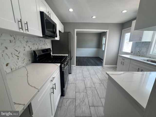 12 GODFREY DR, Hamilton, NJ 08610
