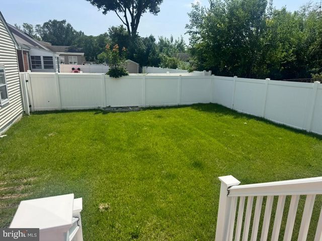 12 GODFREY DR, Hamilton, NJ 08610