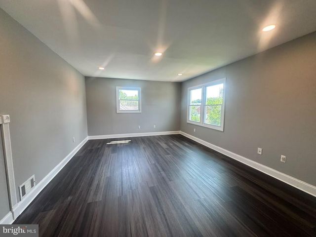 12 GODFREY DR, Hamilton, NJ 08610