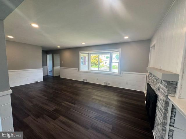 12 GODFREY DR, Hamilton, NJ 08610