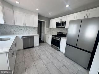 12 GODFREY DR, Hamilton, NJ 08610