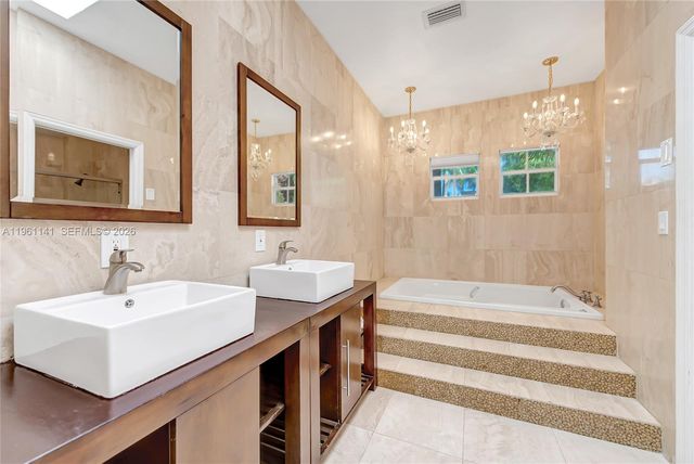 224 S Coconut Ln, Miami Beach, FL 33139