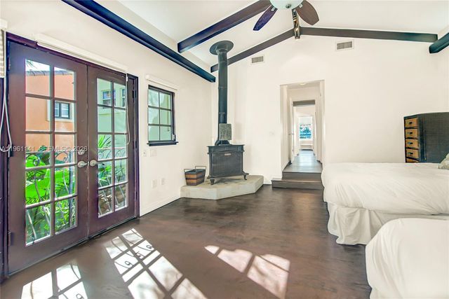 224 S Coconut Ln, Miami Beach, FL 33139