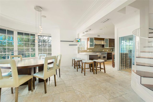 224 S Coconut Ln, Miami Beach, FL 33139