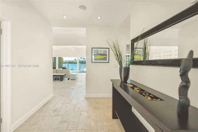 224 S Coconut Ln, Miami Beach, FL 33139