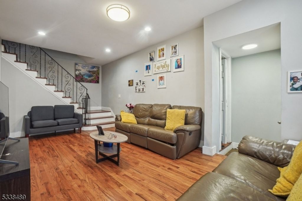 616 Stuyvesant Ave, Irvington Twp., NJ 07111 — photo 4