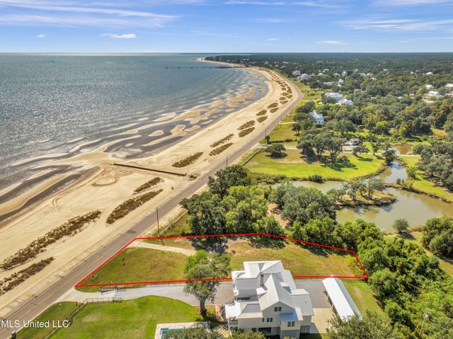 635 N Beach Boulevard, Waveland, MS 39576