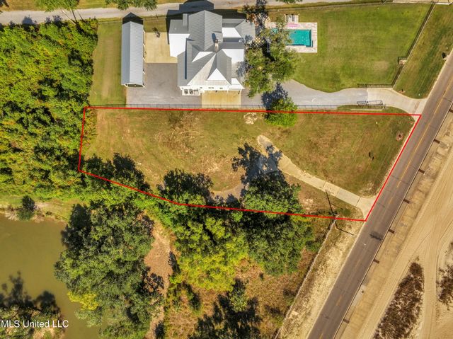 635 N Beach Boulevard, Waveland, MS 39576