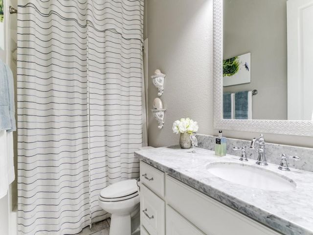 4864 Isleworth Drive, Irving, TX 75038