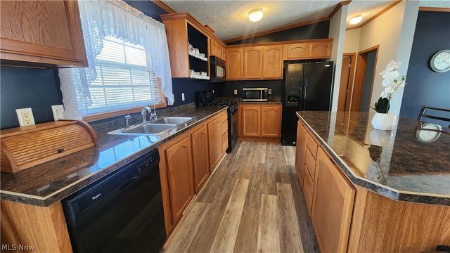 345 Sea Gull Lane, New Philadelphia, OH 44663