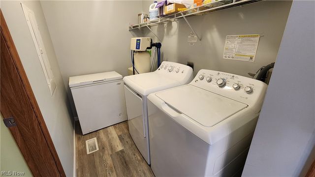 345 Sea Gull Lane, New Philadelphia, OH 44663