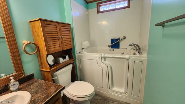 345 Sea Gull Lane, New Philadelphia, OH 44663