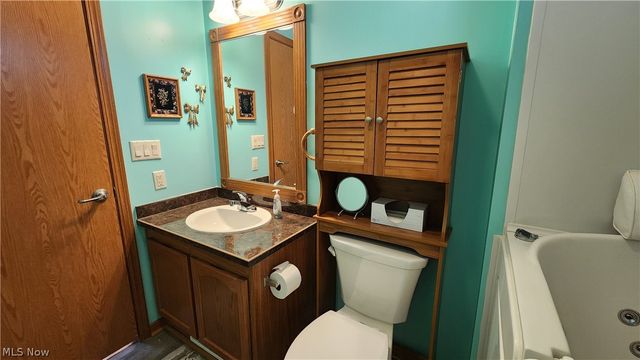 345 Sea Gull Lane, New Philadelphia, OH 44663