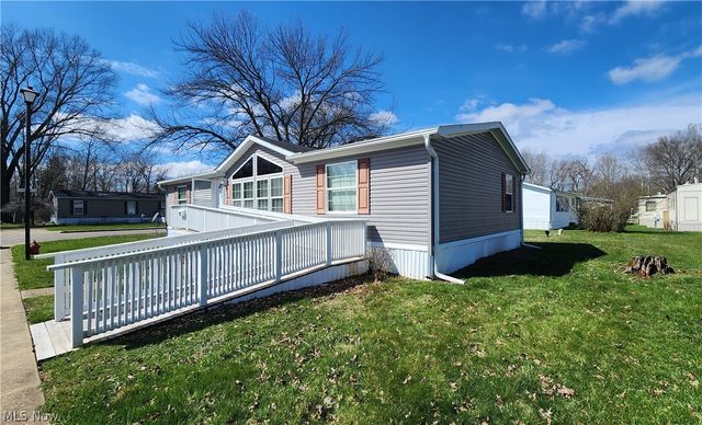 345 Sea Gull Lane, New Philadelphia, OH 44663