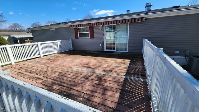 345 Sea Gull Lane, New Philadelphia, OH 44663