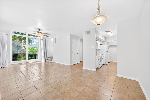 16120 Stuebner Airline Road 105, Spring, TX 77379