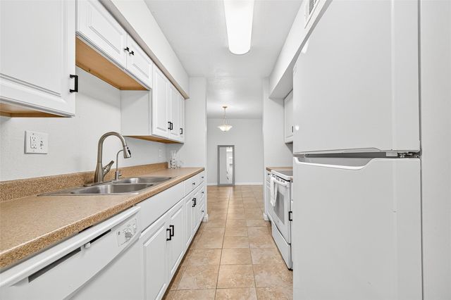 16120 Stuebner Airline Road 105, Spring, TX 77379