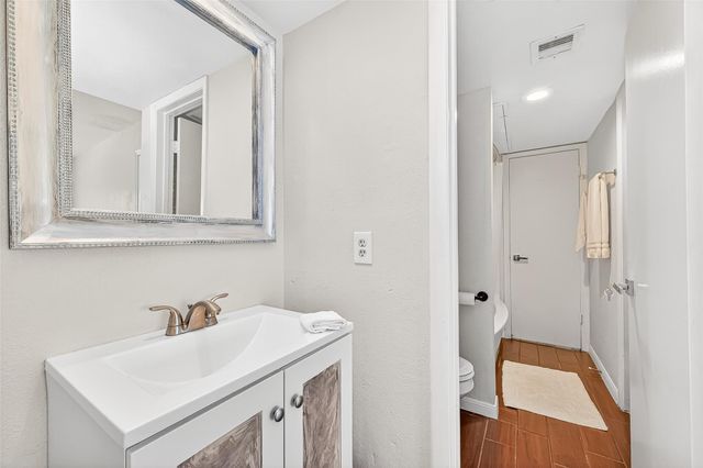 16120 Stuebner Airline Road 105, Spring, TX 77379