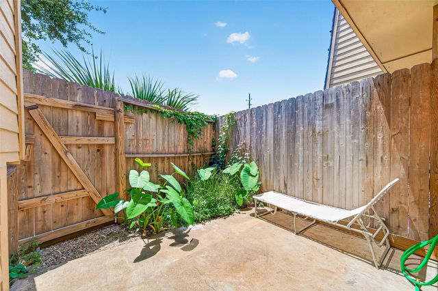16120 Stuebner Airline Road 105, Spring, TX 77379