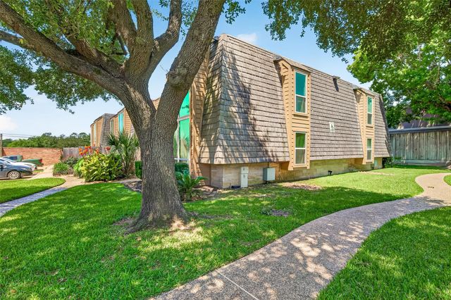 16120 Stuebner Airline Road 105, Spring, TX 77379