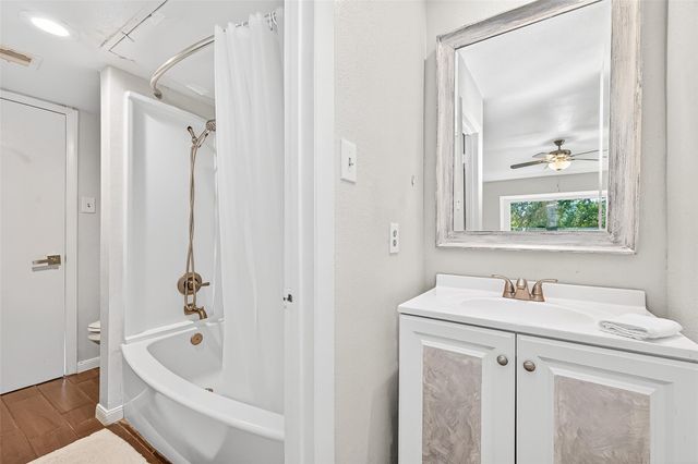 16120 Stuebner Airline Road 105, Spring, TX 77379
