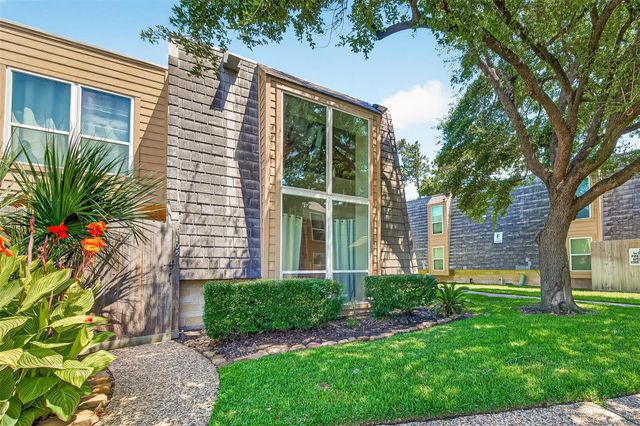 16120 Stuebner Airline Road 105, Spring, TX 77379