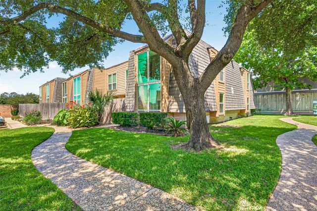 16120 Stuebner Airline Road 105, Spring, TX 77379