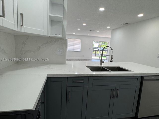 3665-3667 NW 17th Way 3667, Oakland Park, FL 33309