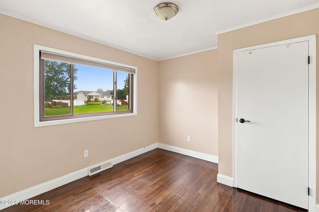 41 Kipling Way, Manalapan, NJ 07726