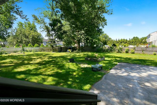41 Kipling Way, Manalapan, NJ 07726