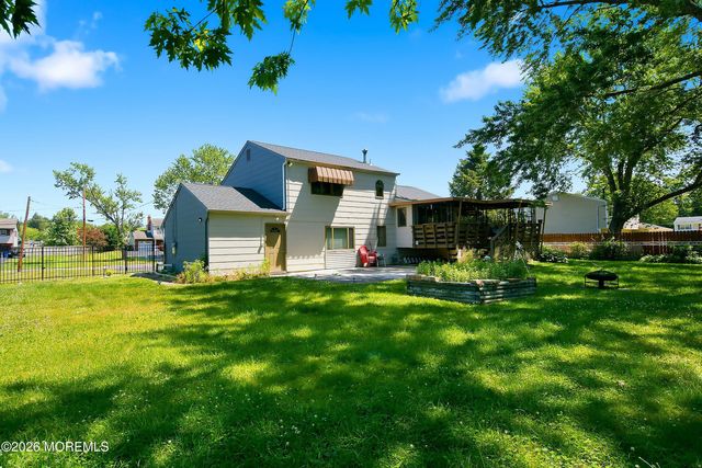 41 Kipling Way, Manalapan, NJ 07726