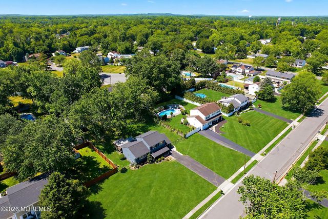41 Kipling Way, Manalapan, NJ 07726
